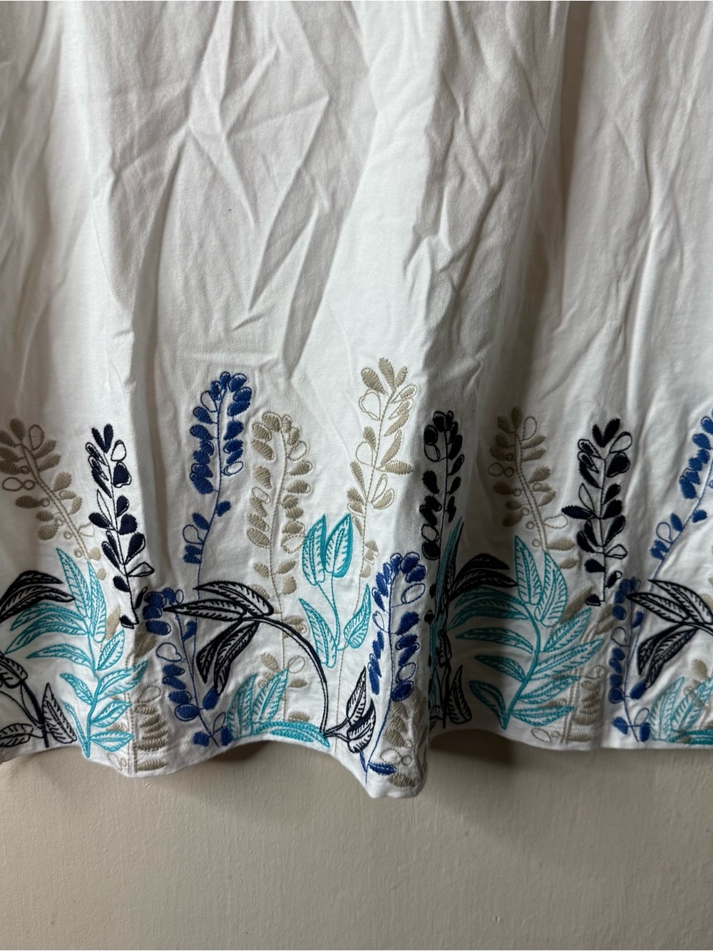 Chicos White Embroidered Hem 3/4 Sleeve Blouse 2 - Picture 2 of 6